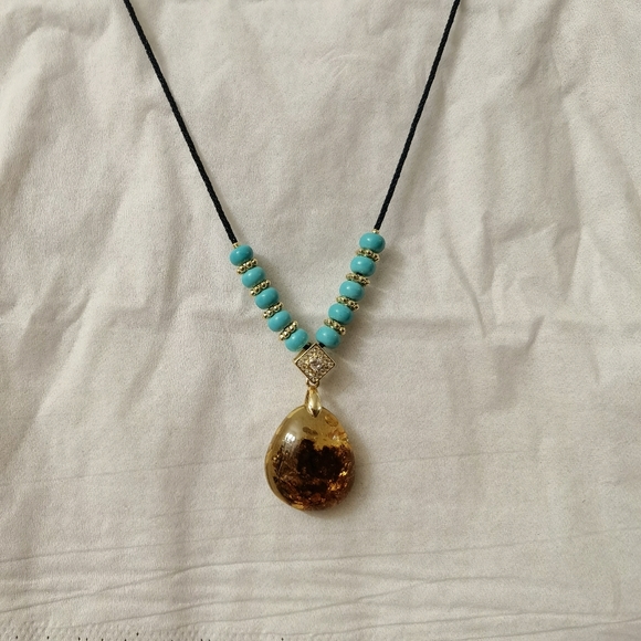 Natural Hubei turquoise beads necklace, with natual amber pendant. - Picture 2 of 4
